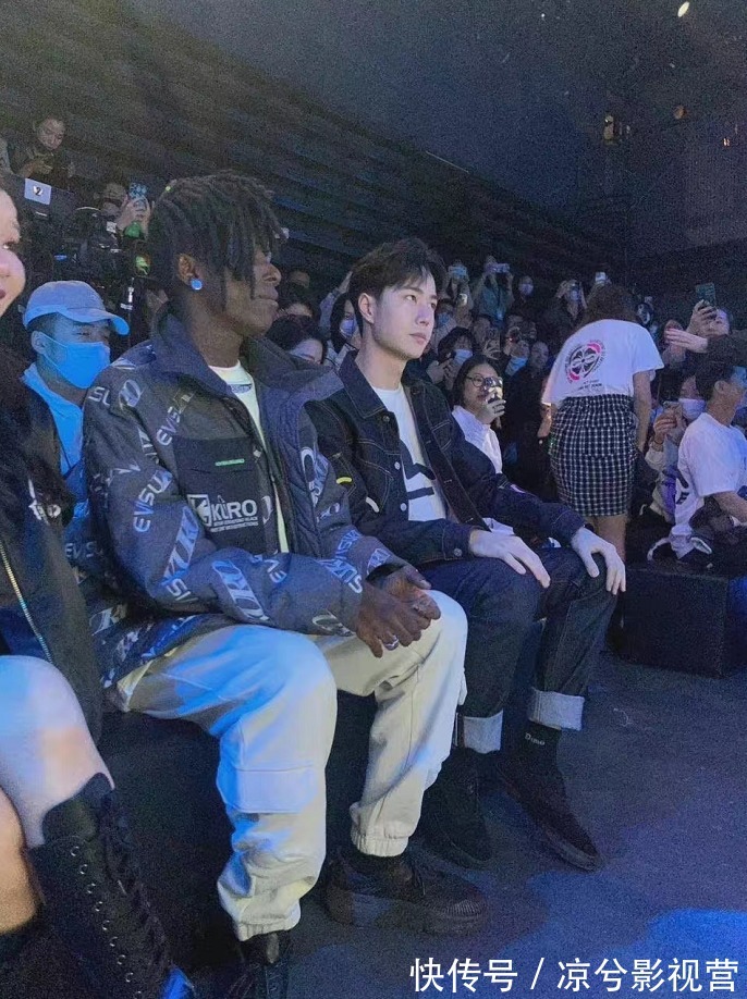 Evisu三十周年庆,王一博与布布同时现身:好朋友就是要坐在一起