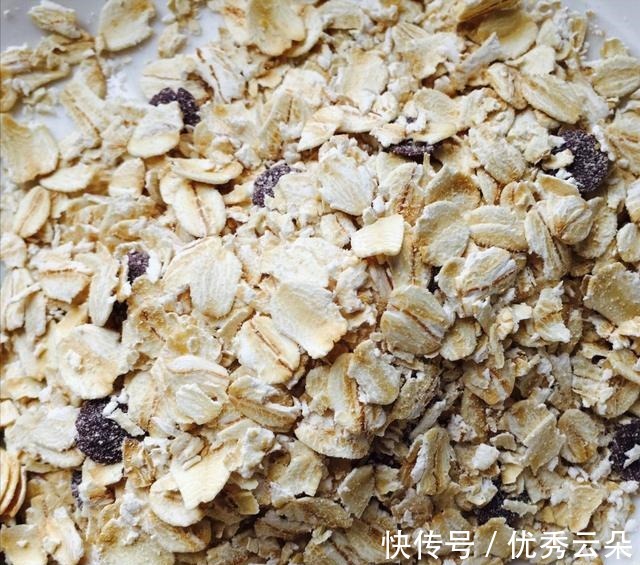 色香味|香蕉和麦片的碰撞香甜软糯这个小甜品,大人孩子都爱吃!