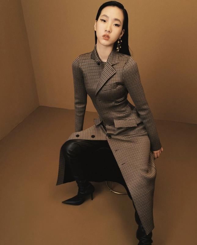 小S携大女儿登封，母女神态高冷似姐妹，被调侃摇钱树养成记