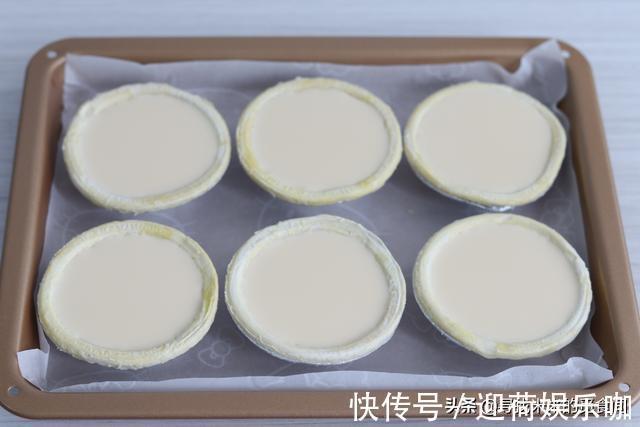 闺蜜花10元买一个网红蛋挞,太贵了,我用15元烤出一盘,很实惠