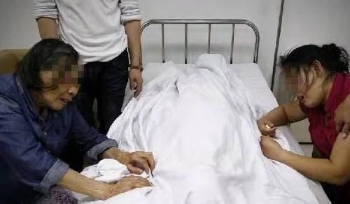 奶奶|四岁男孩儿到厨房一趟,十分钟后离世,家长一定要重视