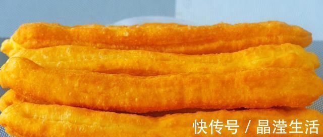 做法|油条最简单的做法,不用泡打粉,加上它,个个空心又酥脆,太香了