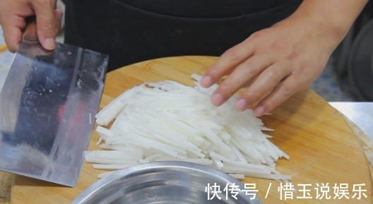 白萝卜和它是“绝配”，每周吃1次，就当是给身体做个“大扫除”