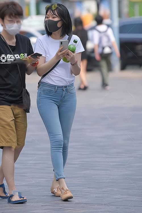 女孩子|穿紧身牛仔裤，显胖不说还很难看，太时尚！