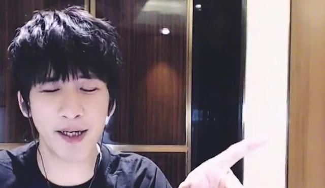 老师|大张伟凭实力带偏《吐槽大会》，李诞都瑟瑟发抖，神奇的大老师