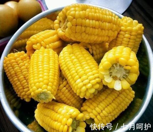 朋友们|刚知道，煮玉米不能只放清水！再加这2味，玉米软糯清甜，超好吃
