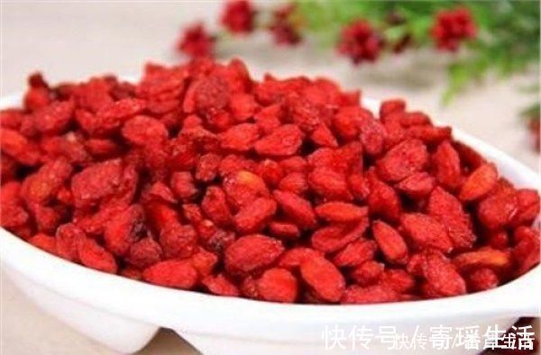 致癌|枸杞虽好，但是不能和“它”一起吃，否则会中毒、致癌