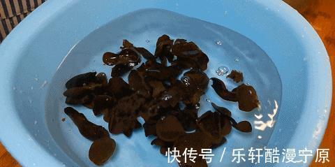 泡软|夏天没胃口试试这一黑一白的凉拌菜,一拌就上桌,家人都说好