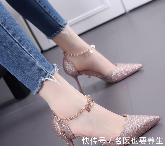 女人味 尖头勾勒出极致女人味,亮片闪耀出别样光芒,穿上高跟鞋撑起气场!