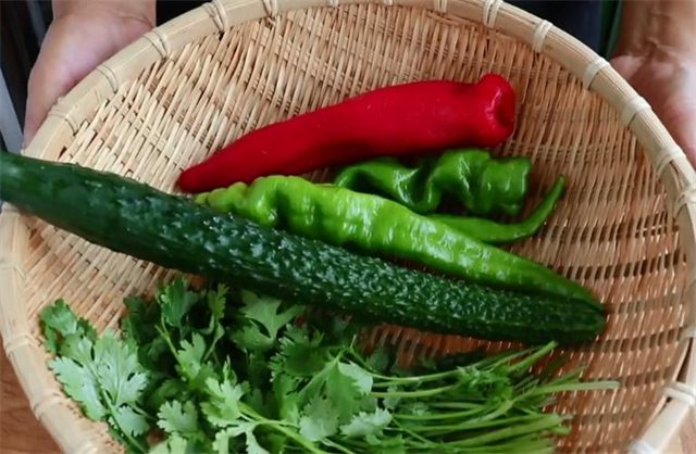 饭店|怪不得饭店的凉拌黄瓜那么好吃,原来技巧如此简单,看一遍就学会