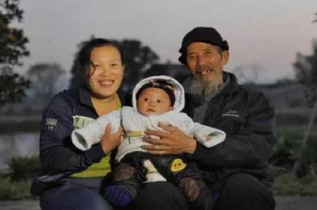 张凤|爸妈年龄相差44岁,那个刚出生爸爸就70多岁的孩子,现状如何了