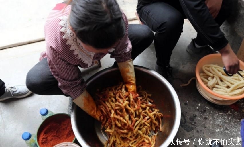 辣条制作的全过程,并不是我们想象的那么脏,看了想马上来一根