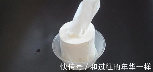 卫生间|塑料打包盒不要扔, 放在卫生间里有大用处, 能帮家里省下不少钱