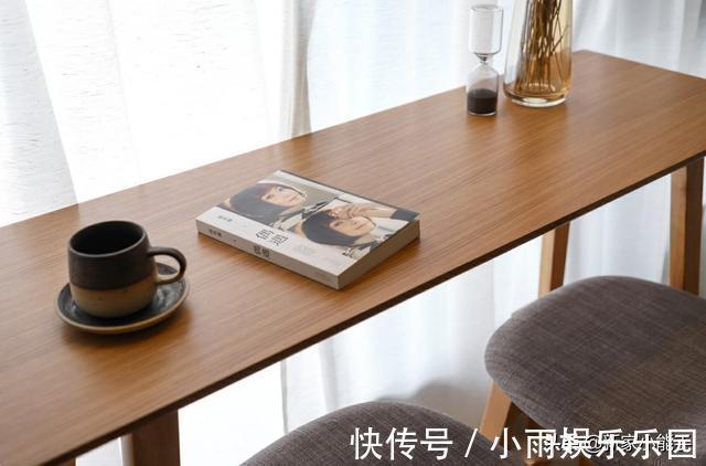 极简|看了他家才知道,全屋刮大白,没安装吊顶不做电视墙,极简又耐看