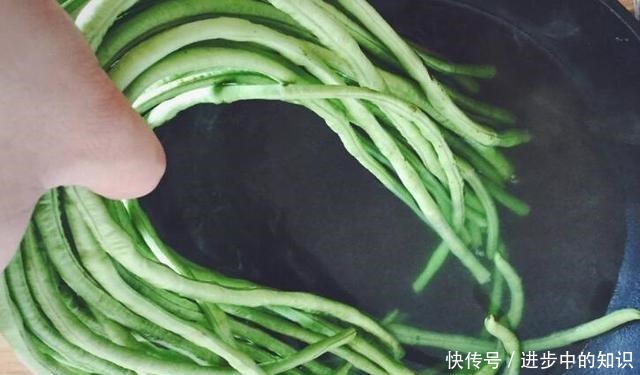  立秋后，多吃这菜，1块钱一斤，维C是土豆5倍，做成小饼最好吃