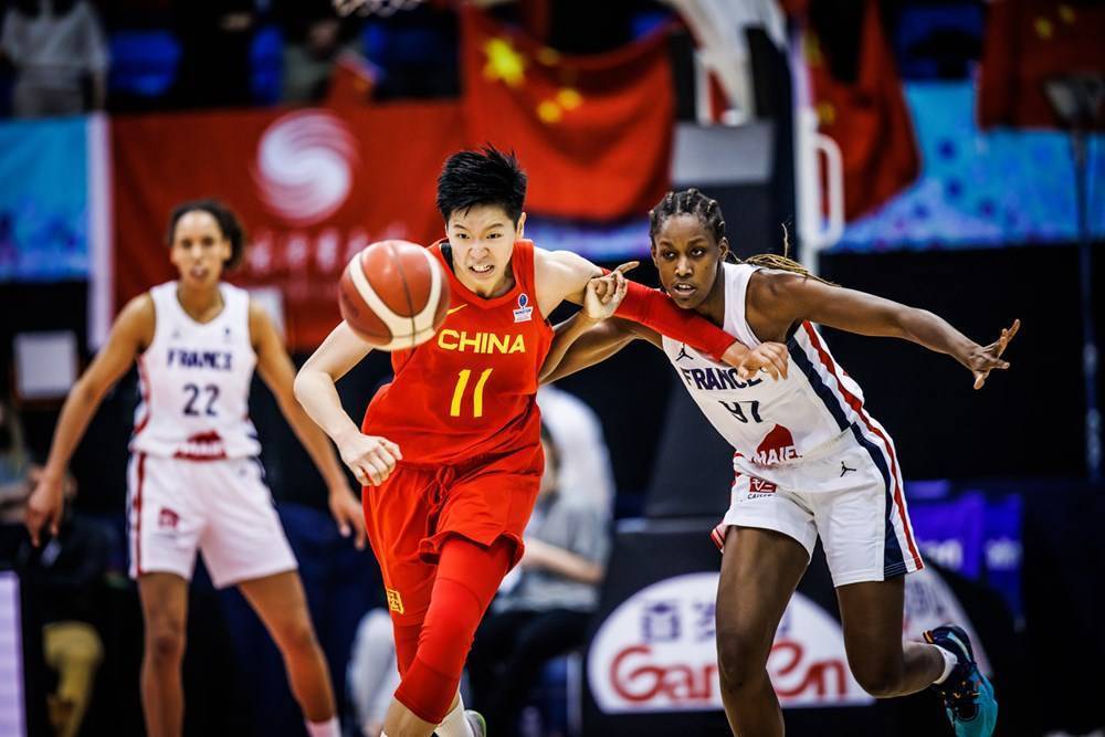 中国队|中国女篮33分狂胜法国女篮,3战全胜挺进世界杯,黄思静当选MVP