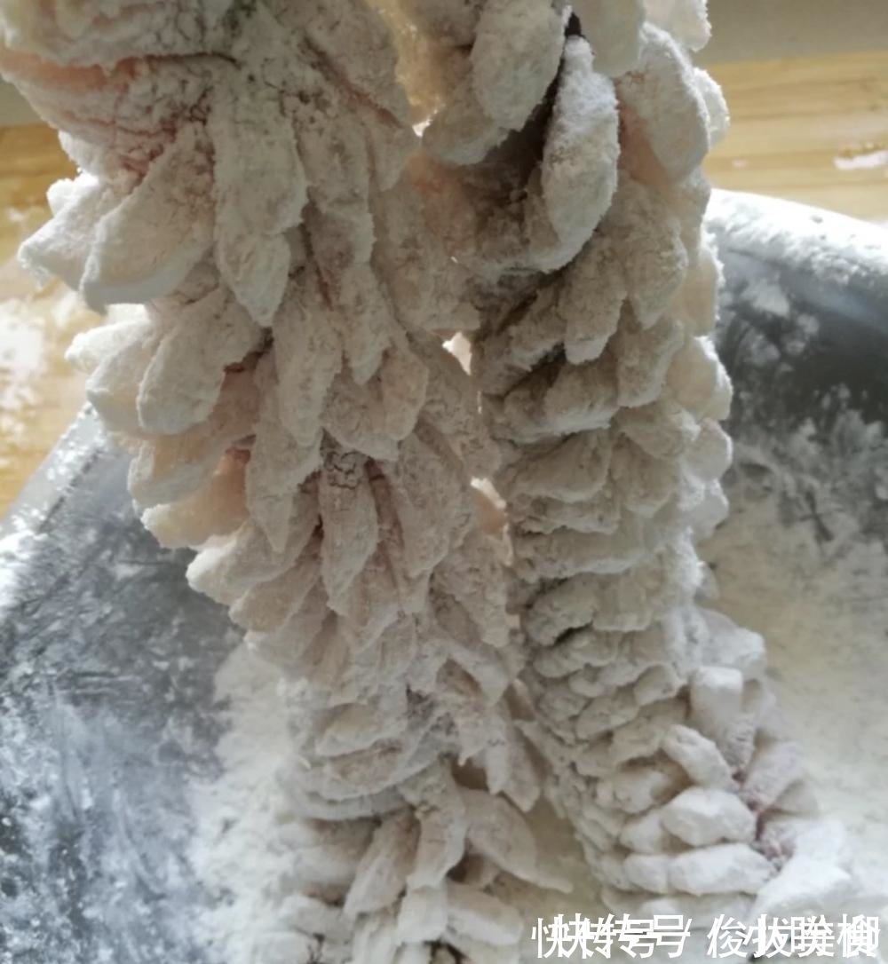 爱吃鱼的都收藏了!下锅一炸就“开花”, 这个做法够我回味好几年