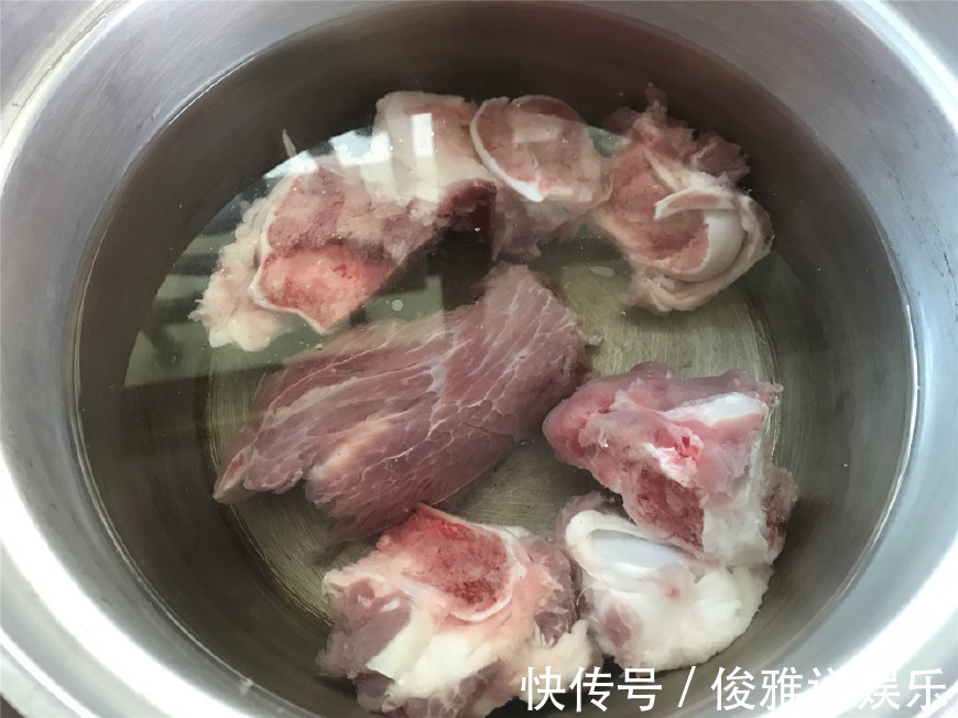 筒骨|秋冬，我隔三差五就煲这粥，孩子最喜欢，补充钙质，长个快