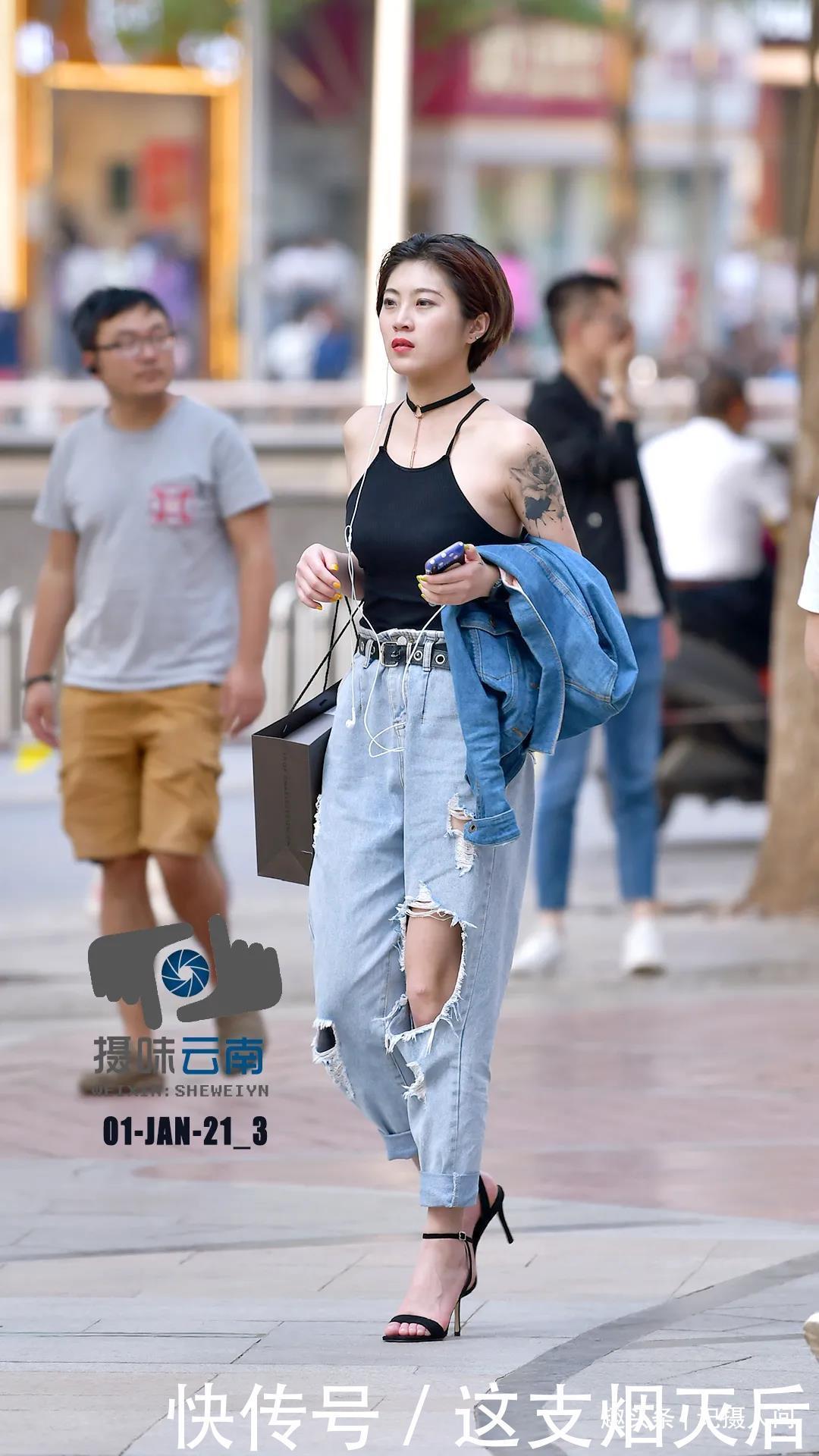 街拍破洞牛仔裤生性不羁爱自由,也是最上镜超酷破洞牛仔裤