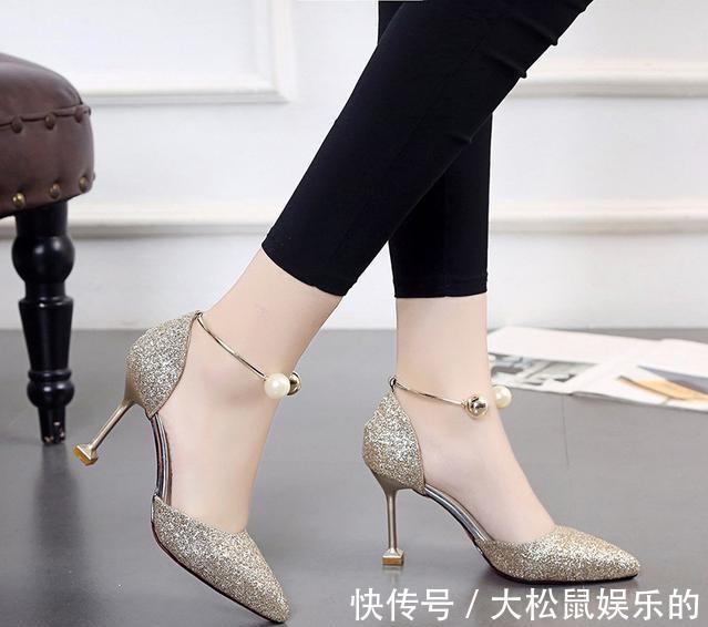 中空珍珠凉鞋女 女生别只会穿平底鞋,现在更流行穿“猫跟鞋”,显气质还不累脚