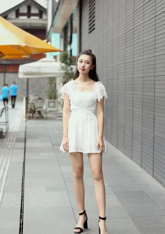 黄色|黄色时尚上衣搭配黑色半身裙, 温柔知性, 貌美如花