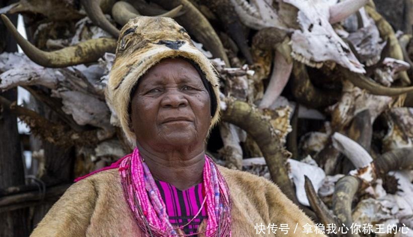 女王|非洲最后的部落女王独自住在茅草宫殿，低调佩戴1000万红宝石