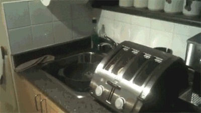 婚纱$31个“奇葩”的沙雕设计,设计师怕是脑袋进水了吧