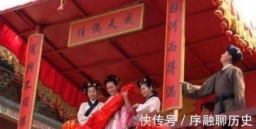 对联$才女招亲上联:青天白日,进退两难,才子回对下联,喜结良缘!