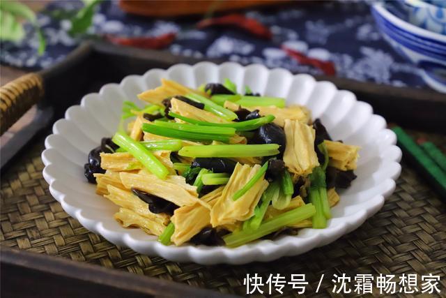 泡腐竹时,用开水还是用冷水,教你小窍门,30分钟发好,不夹生