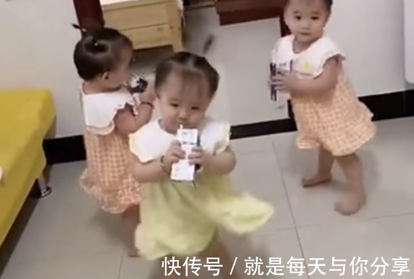运动|妈妈在门前放了三喝奶并设置一道障碍,三胞胎宝宝拿奶的方式亮了