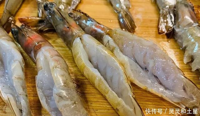 新春家常菜系列,大叔教你蒜蓉蒸虾粉丝,香气扑鼻,简单易学~