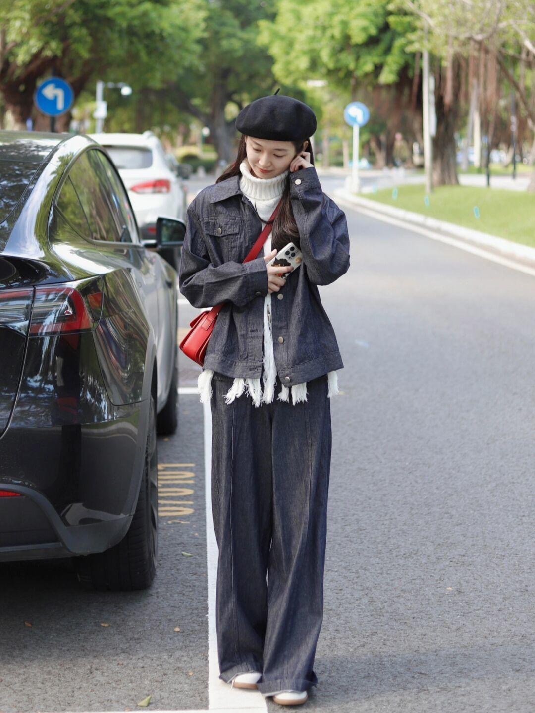 时髦 冬季会穿“牛仔套装”更时尚,拒绝扮嫩,又酷又飒才是真的美!