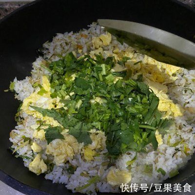  炒饭|据说这个时候吃瑶柱香芹炒饭，是最好的