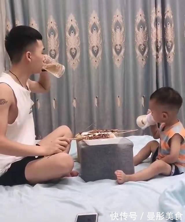 儿子|爸爸与儿子偷偷在家“聚餐”,妈妈看了不淡定,宝宝:感情深,一口闷