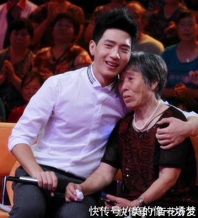 奶奶|出生28天父母离婚,奶奶捡破烂养大他,成名后父母争着与他相认