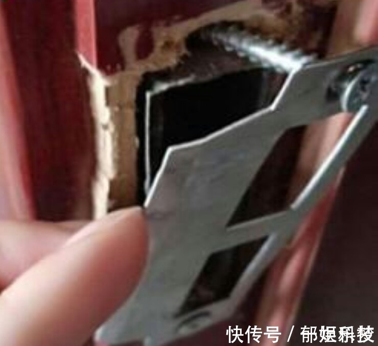 螺丝钉|家具上螺丝孔变大,螺丝无法拧紧怎么办快试试这个小妙招,好用