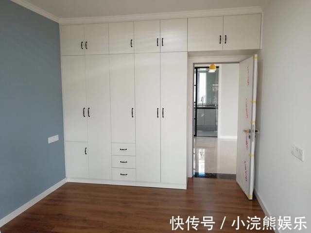 吊顶|别再傻乎乎做吊顶啦,他家只是贴石膏线条,效果还不错,分享一下