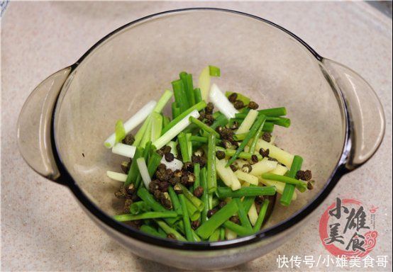 搅拌均匀|调肉馅时,一定要多加“2种水”肉馅不腥,一口下去鲜嫩又多汁