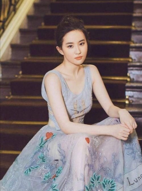 发型|你适不适合有“刘海”?看这3点就对了,留错显老还没气质