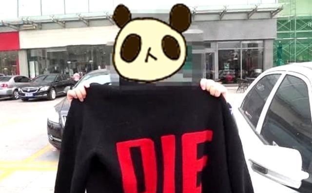 宝妈|妈妈穿新衣被老师请出家长会,看清上面的字,网友:没文化真可怕