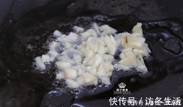 这蔬菜9块钱一斤，比猪肉还贵，但吃了对身体好，所以再贵也要吃！