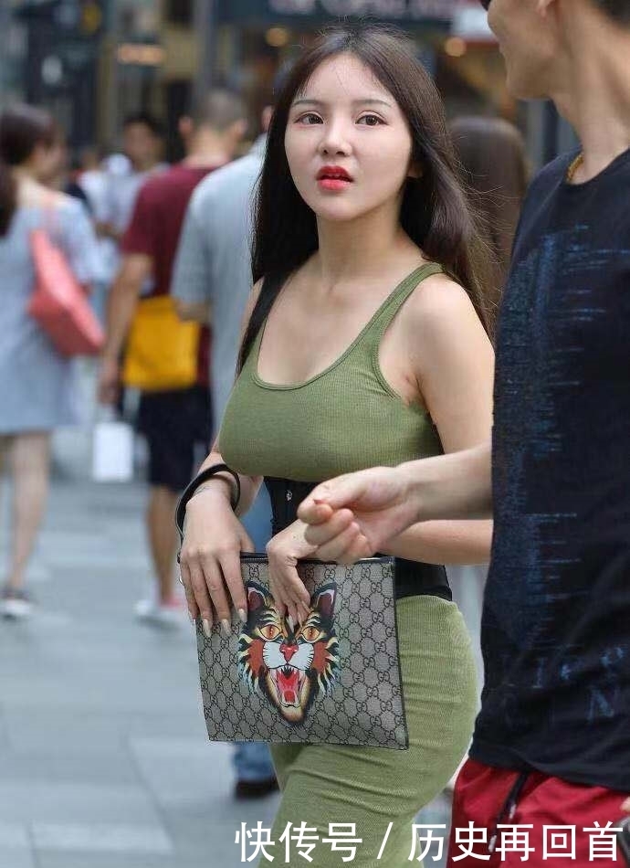 丰腴|街拍:美丽性感时尚的大姐姐,丰腴有致,清新美丽又时尚前卫!