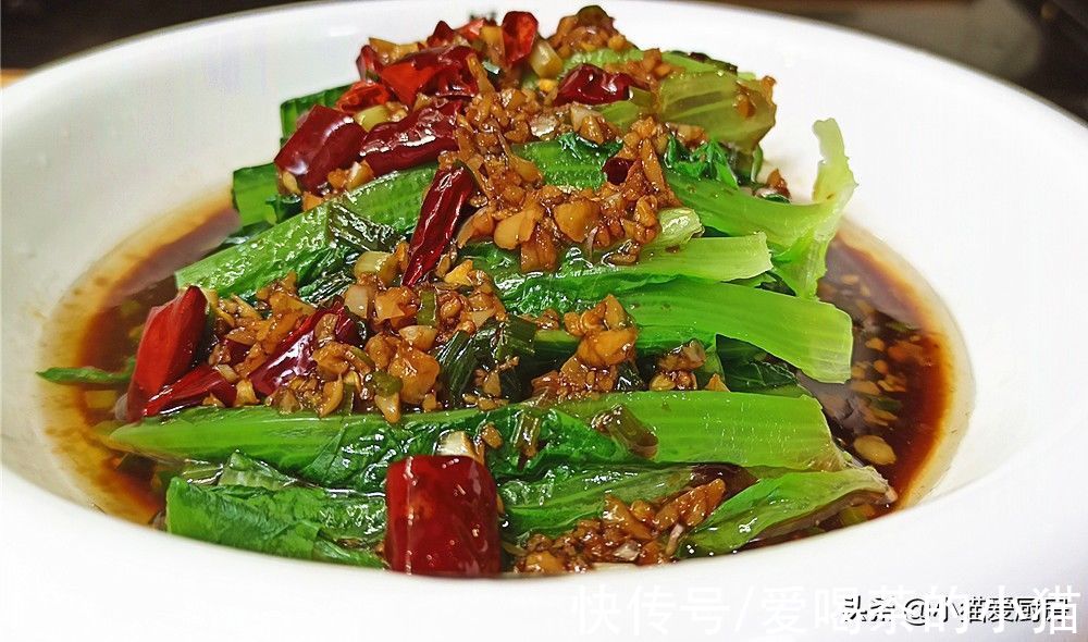 秋季的油麦菜最好吃，5分钟把它做成凉拌菜，口感脆嫩鲜香