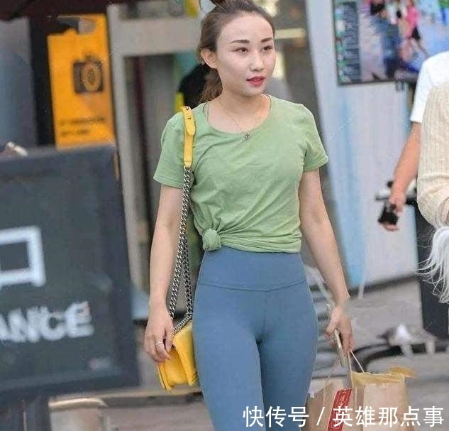 穿搭 鲜艳色调的打底裤穿搭,用心搭配才不会平庸,清凉时尚