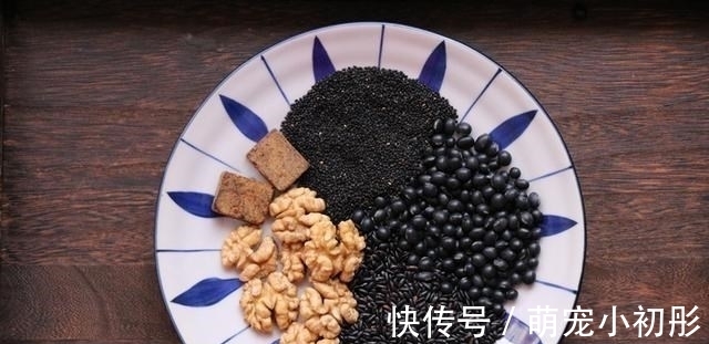 黑豆豆浆|50岁姑姑：坚持每天这样吃点黑豆，越吃越精神，简单一做好香啊