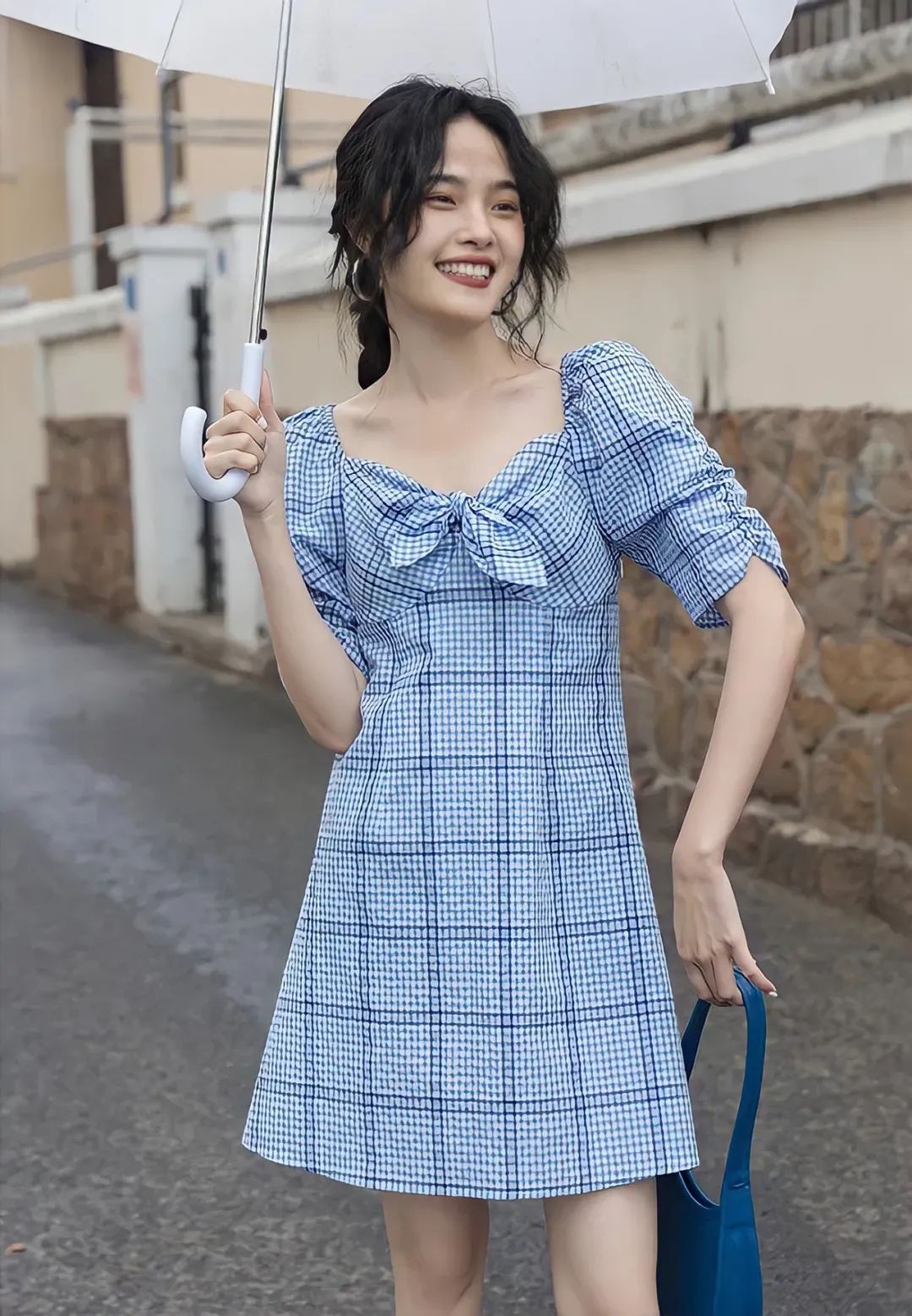 彼得潘|别再穿黑白灰了！今年流行“初恋色”，惊艳又高级