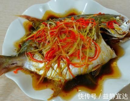 吃法|炖鱼时，别只放料酒，多加“2种料”，鱼肉鲜嫩入味，腥味全无