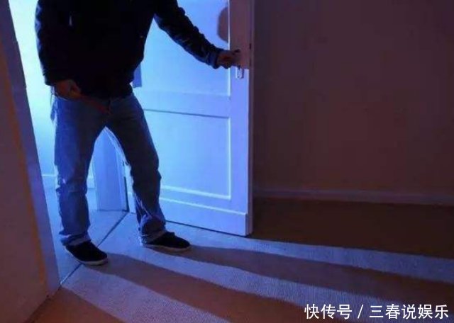 肝病是“拖”出来的，上厕所时出现3种“异常”