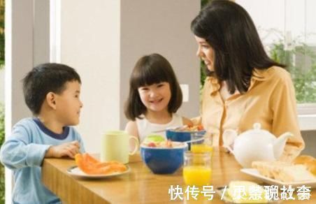 黄金时间|弟弟玩具被抢,向妈妈举报哥哥秘密基地,爸爸:请给孩子完整童年