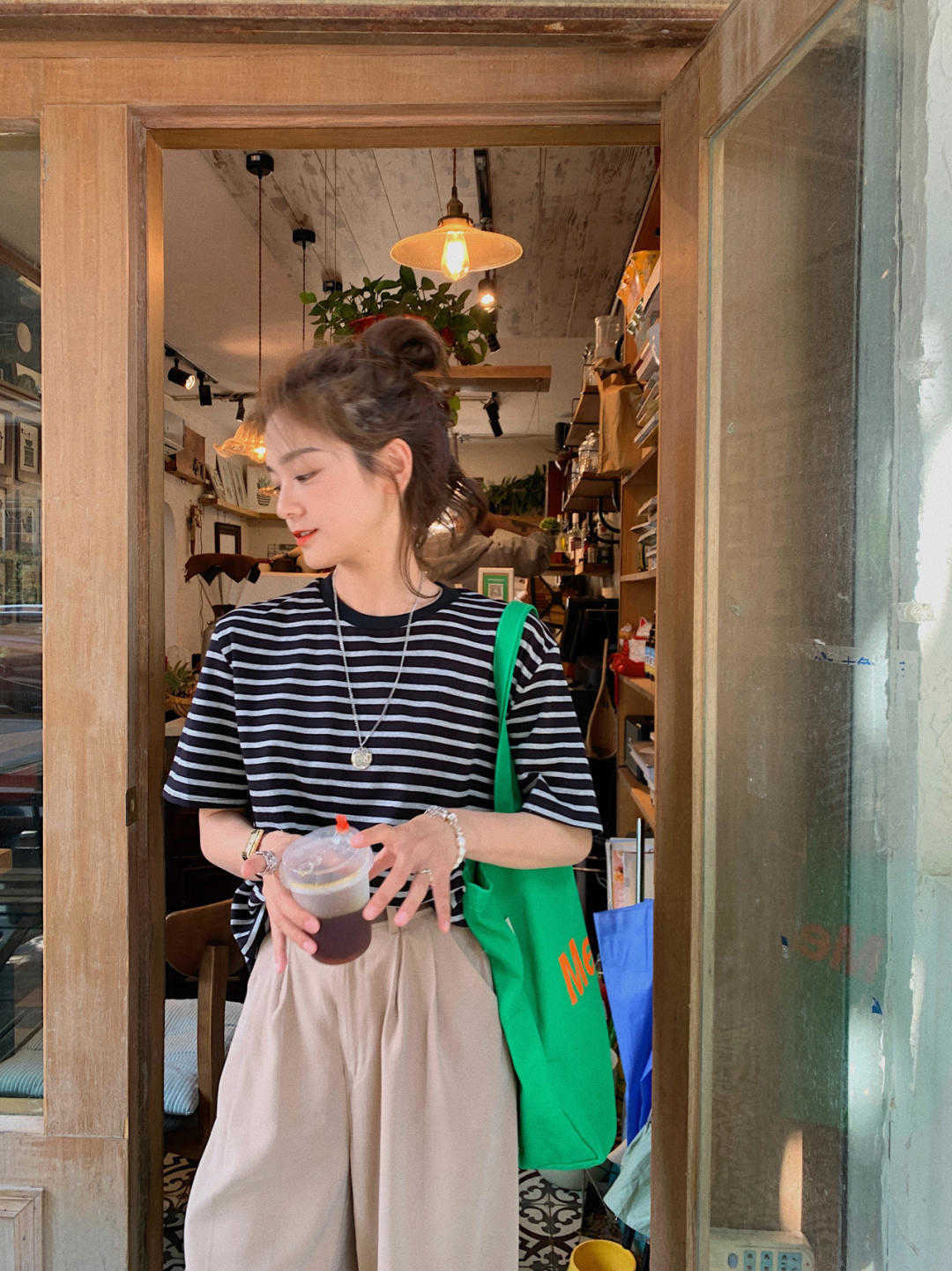 T恤|人人都有纯T恤,为何你穿这么土?秋天这样穿更时髦,主要是气质